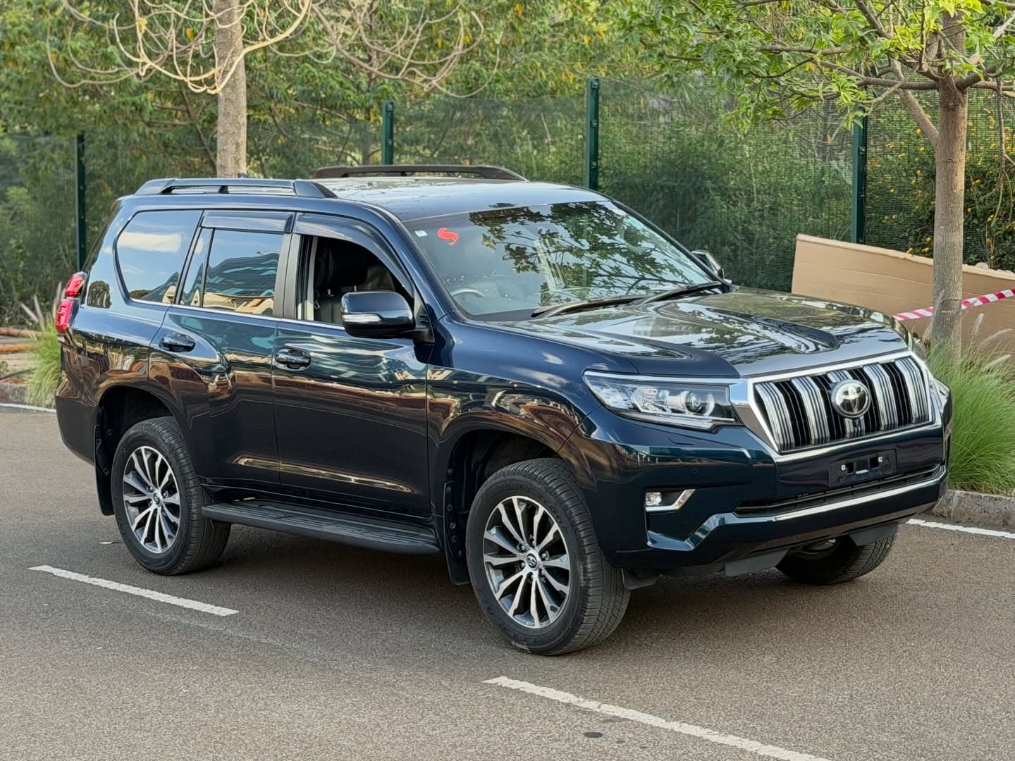 Toyota Land Cruiser Prado TX-L - view 2