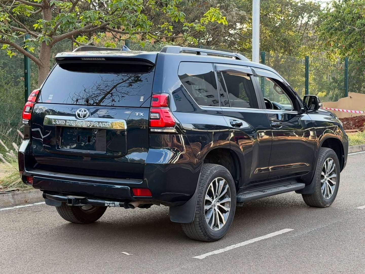 Toyota Land Cruiser Prado TX-L - view 3
