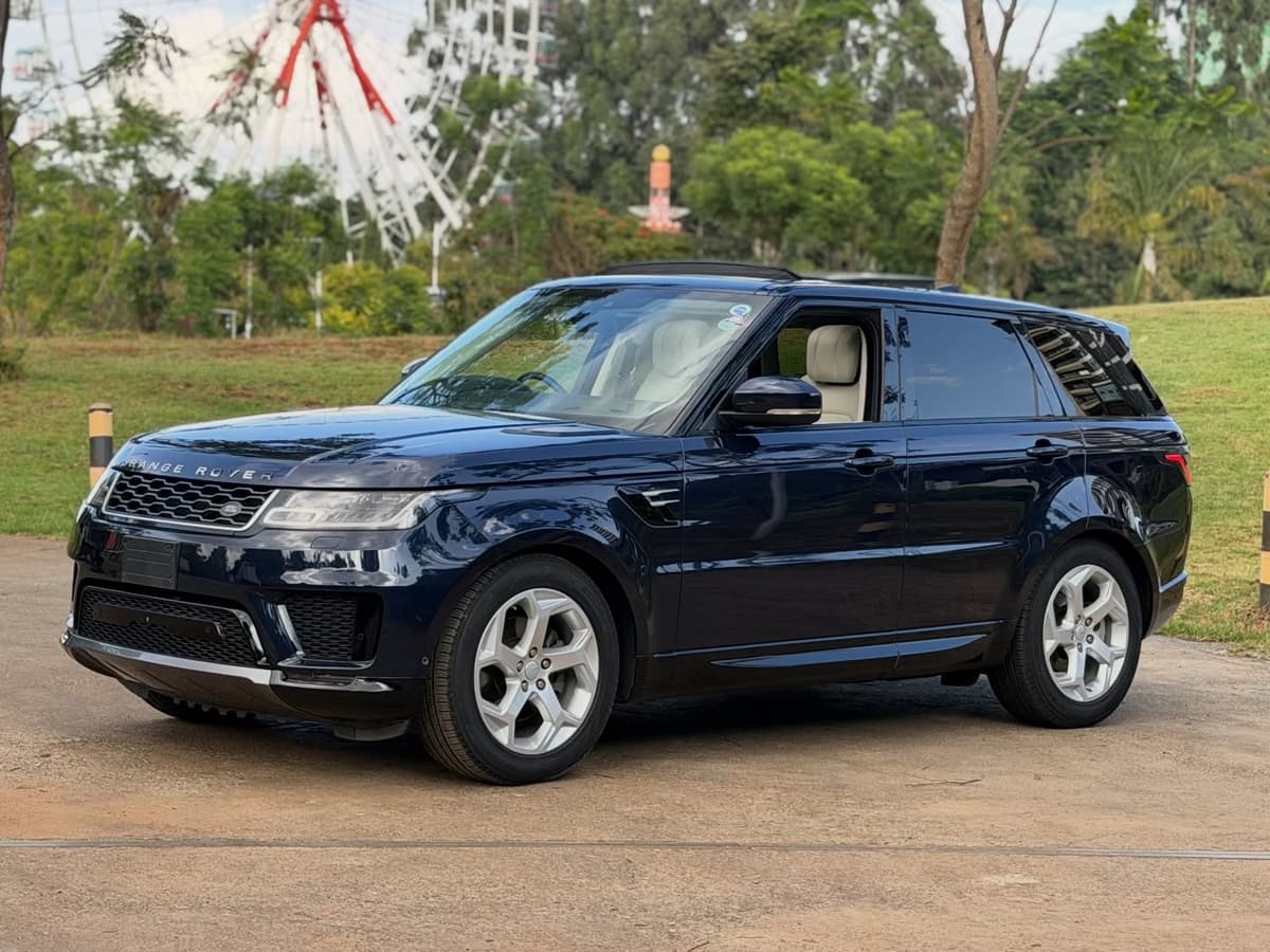 Range Rover Sport HSE - front view