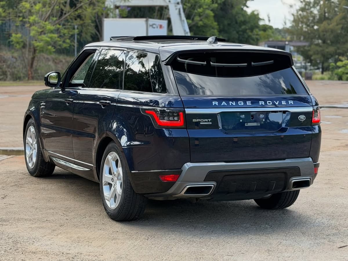 Range Rover Sport HSE - view 3